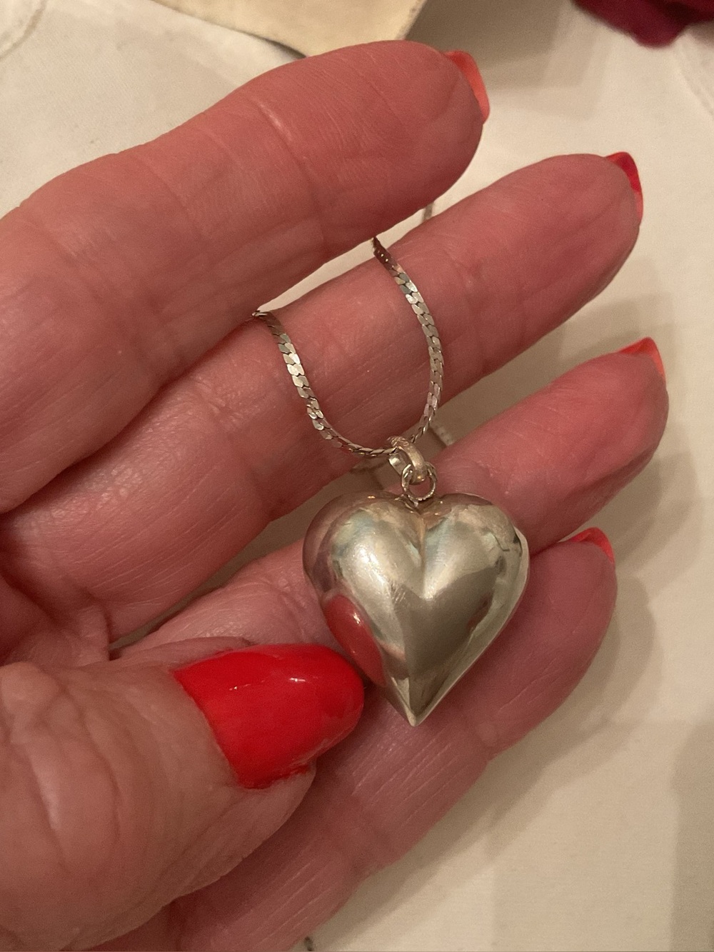 VINTAGE 925 STERLING SILVER TWO-SIDED PUFFED HEART WITH 24” 925 ITALY CHAIN - Picture 3 of 11